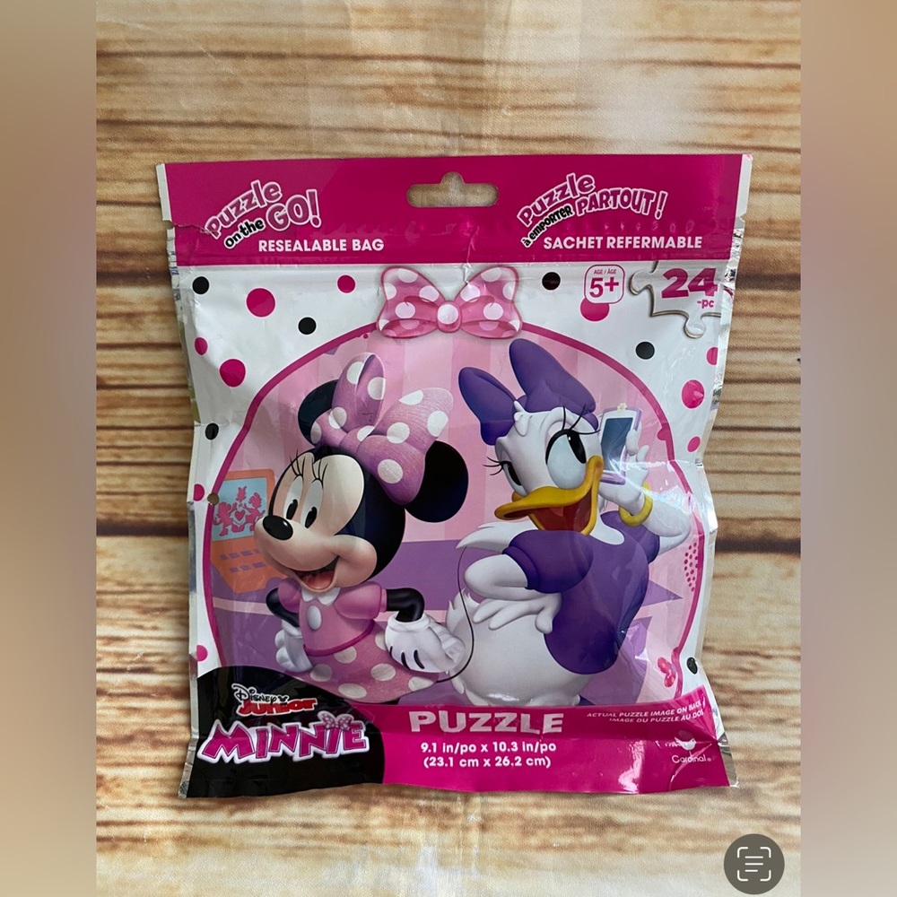 Disney Junior Minnie & Daisy 24 Pcs Puzzle on The Go Resealable Bag
